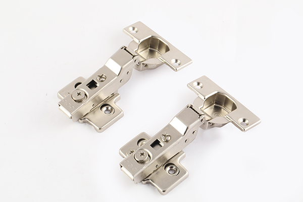 KROME AUTO CLOSING HINGES HALF OVERLAY 6922