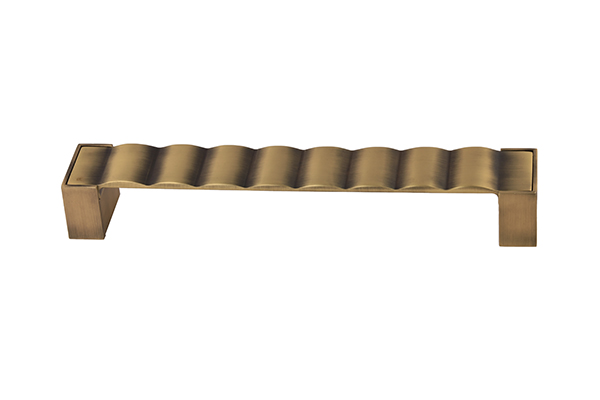 BREAKER MAIN DOOR HANDLE B.ANTQ 12048